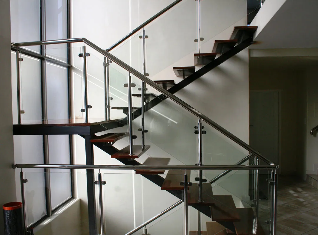Timber stair treads with a dark steel structure and glass balustrade